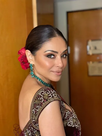 Festive glamour is all about making a statement. For Kalyani Saha, I created a bold look with sculpted features and striking smokey eyes, complemented by a classic hair updo with roses. This is the kind of polished, head-turning makeup perfect for a Diwali party or a wedding reception.