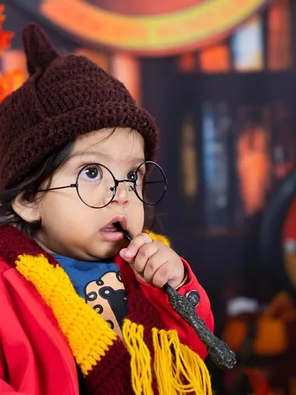 Deep in thought, just like a real Hogwarts student. The detailed library backdrop and props make this theme a favorite for fans.