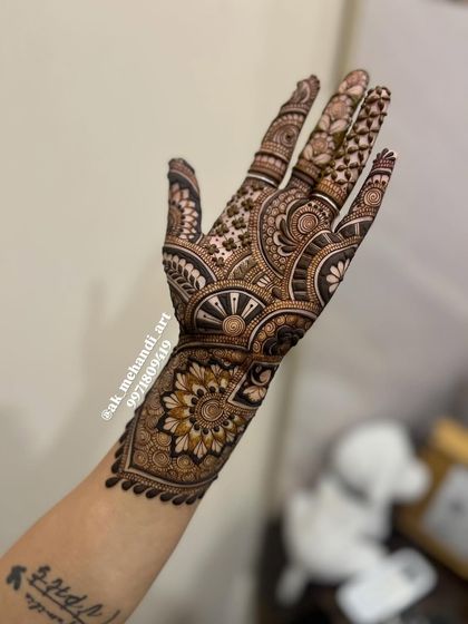 Abhishek Kumar - Bridal Mehndi Elegant Back of Hand & Minimalist Designs photo 24