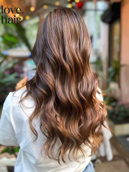 A side view of the 'Mocha Girl Flow' balayage. The color looks so natural and grows out beautifully, thanks to the non-bleach technique.