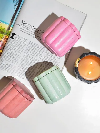 Need the perfect Diwali gift? Our Daisy Jar candles are available in four beautiful colors to suit any taste.