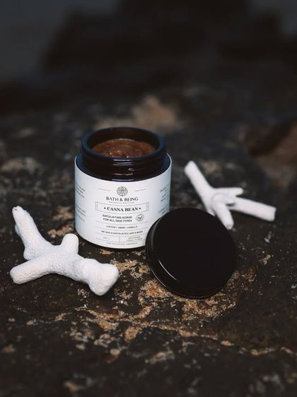 My Canna Bean scrub is an invigorating blend of coffee, walnut, and hemp. Cold-pressed coffee oil and granulated organic coffee work together to exfoliate, boost circulation, and reduce tan for smooth, glowing skin.