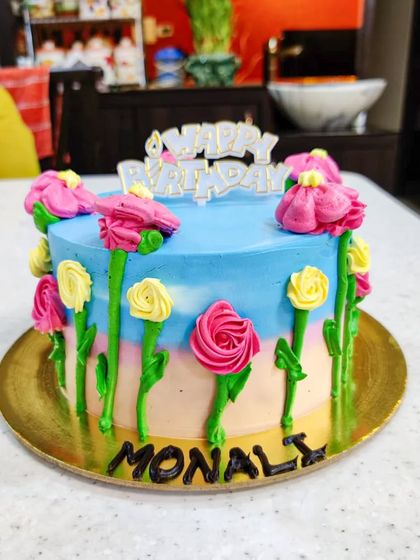 Elegant Floral & Drip Cakes photo 9