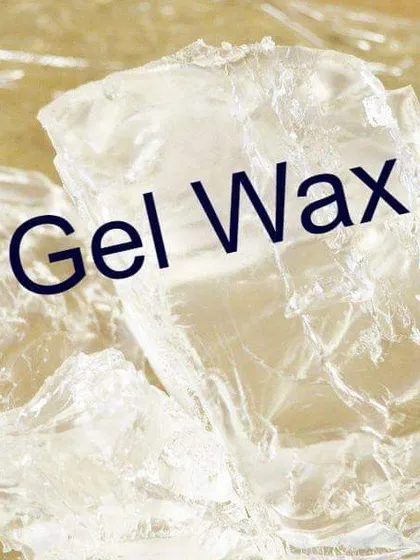 This is my high-quality gel wax. It's a transparent wax that allows you to create stunning decorative candles with embeds like shells, flowers, or colored sand.