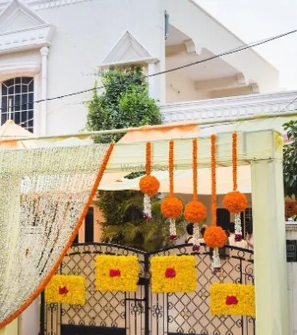 The wedding experience begins the moment your guests arrive. We decorated this home's main gate with traditional marigold garlands and floral squares, creating a warm and festive welcome. This attention to detail ensures every part of your home reflects the celebratory spirit of the occasion.