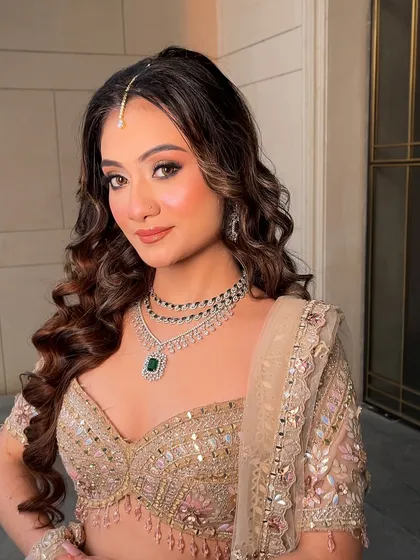 Another look at these gorgeous, perfectly set waves. This Hollywood waves hairstyle is a popular choice for engagements and receptions.