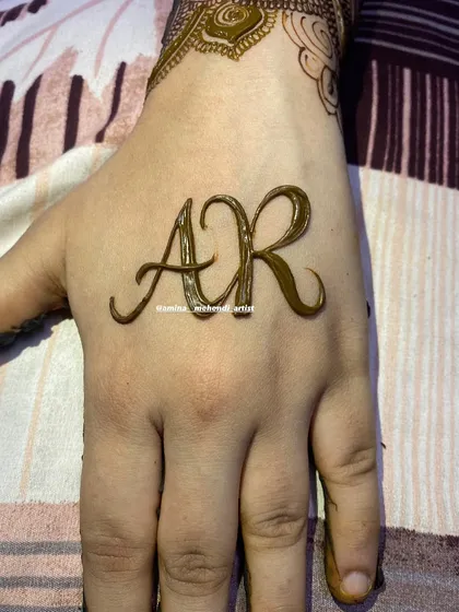 Classic and clean 'A' and 'R' initials for a timeless look.