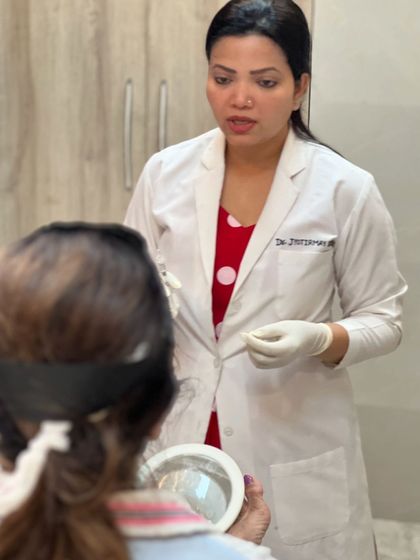 I believe in a collaborative approach. Throughout the filler treatment, I ensure my client is comfortable and informed, discussing the progress as we work towards our shared goal.