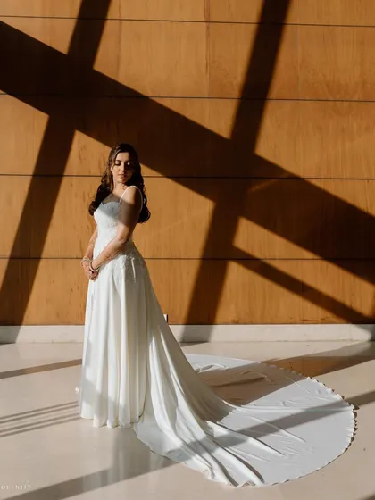 An angelic look for a modern bride. For this white wedding gown, I created a soft, glowing glam that is timeless and photographs beautifully. The focus is on luminous skin, soft contour, and romantic tones that enhance her natural elegance.