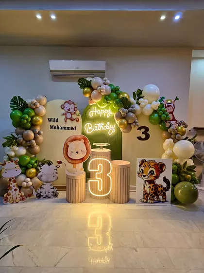 A full view of the 'Wild Mohammed' jungle theme, showcasing the complete balloon arch and character placements.
