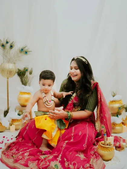Sharing a laugh with her little Kanha. These are the real, joyful moments that make the best memories.