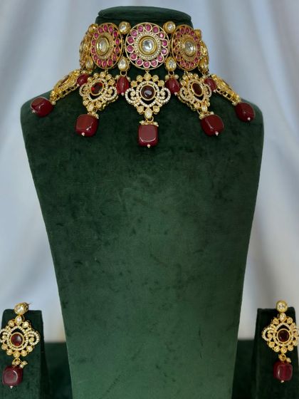 A choker set with deep red stones and bead drops. This rental piece is perfect for pairing with a traditional red or maroon outfit.
