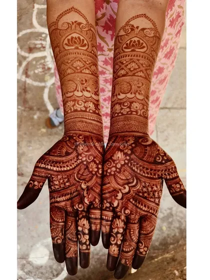 A client-shared photo celebrating her beautiful henna stain. I love seeing my work bring so much happiness.