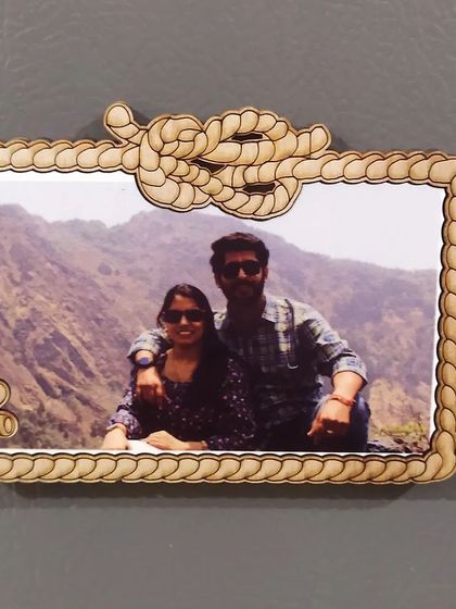 A close-up of the horizontal rope-themed fridge magnet. The intricate knot detail is laser-cut from wood, framing your printed photo beautifully.