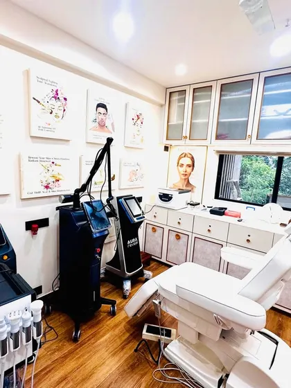 I believe in investing in the best for my patients. This is a glimpse of the state-of-the-art, US-FDA approved technology at my clinic, which allows me to deliver safe, precise, and effective results for all skin types.
