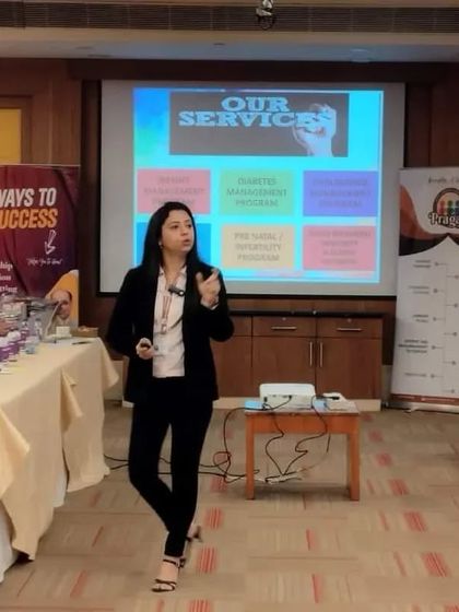 Explaining the range of services I offer, from weight management to therapeutic diet programs, during a leadership and motivation seminar. My goal is to show how nutrition is a key pillar of success.