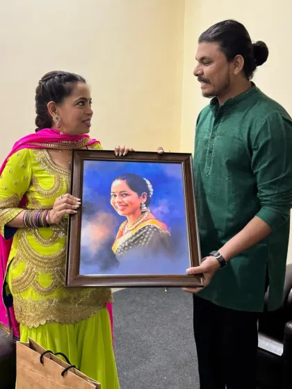 It was a true honor to present my custom portrait to the incredible singer Padma Wadkar. Seeing the joy that a piece of art can bring is the greatest reward for me as an artist. This is what makes a personalized gift so special.