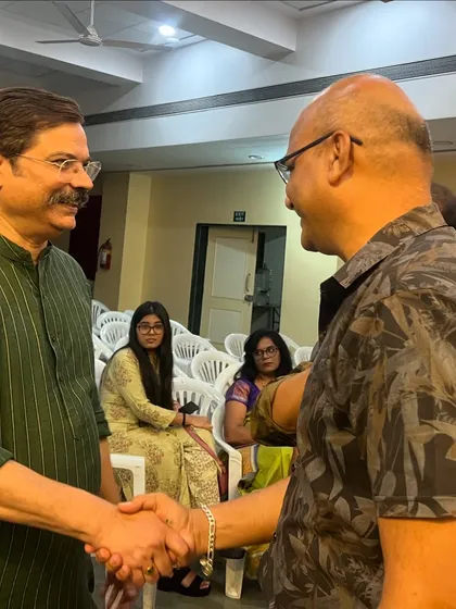 Shaking hands with Shri Rajiv Khandekar after his insightful talk.