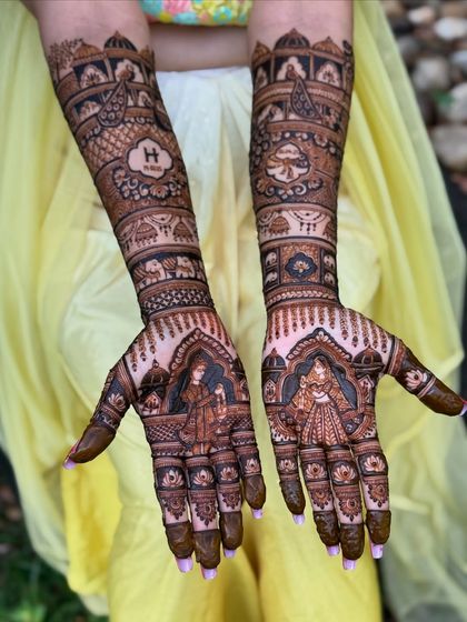 The full view of the majestic king and queen bridal mehendi.