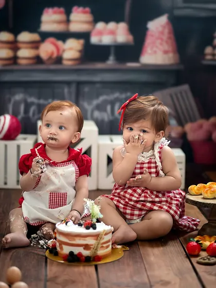 Caught in the act! These twins are having the best time during their bakery-themed cake smash session.