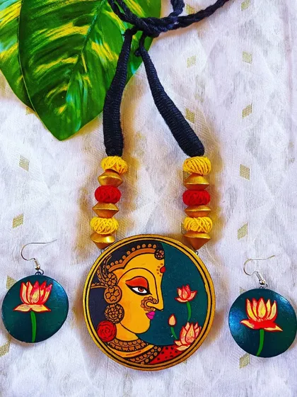 My hand-painted collection features unique designs inspired by Indian art forms, like this piece reminiscent of classic pattachitra. These story-telling necklaces are perfect for clients seeking exclusive, artisan-made jewelry.