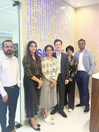 Our team with international representatives, celebrating the arrival of advanced exosome treatments. We are committed to continuous learning and adopting the best global technologies.