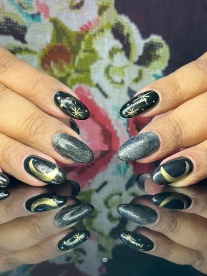 A full view of the magical celestial nail art set.