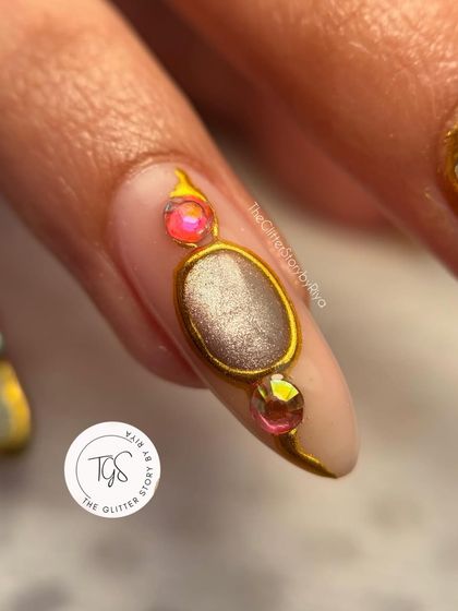 A unique design featuring a 3D gold frame around a cat-eye gem effect, accented with two iridescent pink stones.