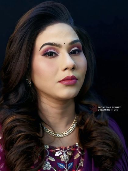 All about the volume and bounce. These defined curls are styled to create a glamorous and powerful look, perfect for anyone wanting to make a statement at their next event.