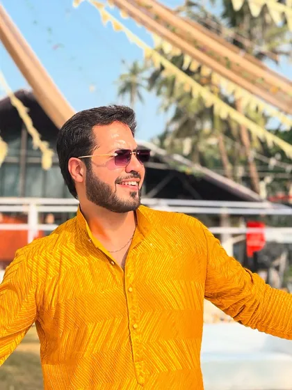 A happy, smiling portrait from an outdoor Haldi. The sun, the smiles, and the celebration, it's a perfect combination.