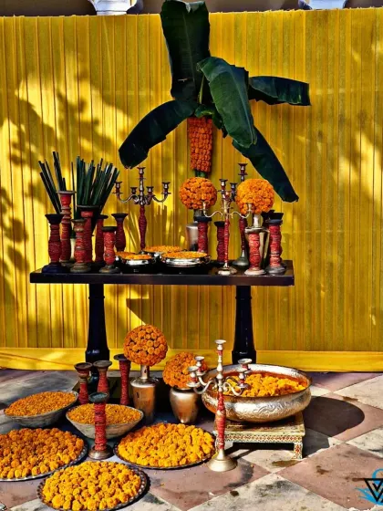A Haldi ceremony is all about warmth and tradition. I designed this setup using a vibrant yellow fabric backdrop, traditional marigolds in brass urlis, and fresh banana leaves to create an authentic and joyous setting for this important pre wedding ritual.