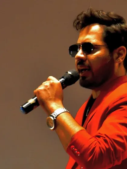 A close-up shot, passionately speaking into the mic. I give my 100% at every single show.