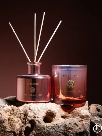 The seasons are changing. Bring the true essence of a quintessential autumn into your home with my warm, sensuous Fall Fragrances, like this Mystic Oud candle and diffuser set in a beautiful metallic rose-gold finish.
