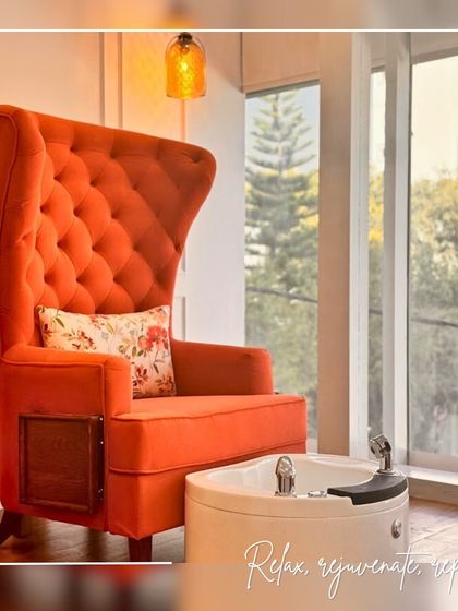 AKAR Design Studio - Interior Design Commercial Interiors: Cafes, Salons & Offices photo 9