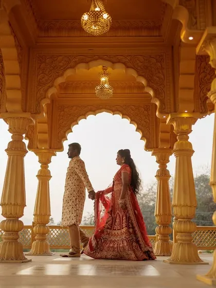 In the grandeur of a palace corridor, this couple shares a quiet moment. I use architectural elements and natural light to create regal, elegant couple portraits that feel both grand and personal.