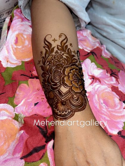 Full Bridal Mehendi (Hands) photo 11