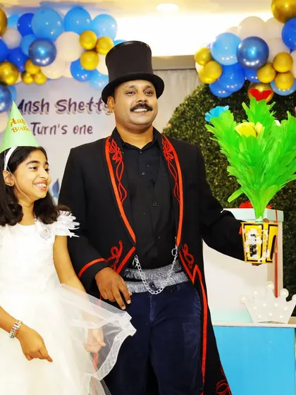 Sharing a magical moment with the birthday girl at The Koramangala Club. She just helped me perform a fantastic flower illusion for everyone.