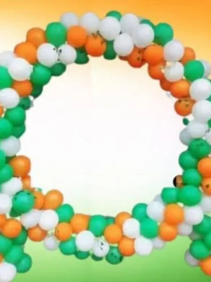 This circular tricolor balloon arch is a versatile piece for any patriotic event. It can be used as a grand entrance or as a perfect photo frame for employees and guests during your office's Independence Day or Republic Day celebrations.