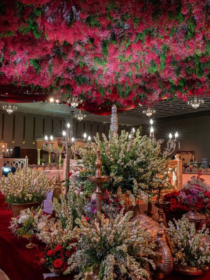 Royal Sanctuaries: Grand Wedding Mandaps & Receptions photo 28