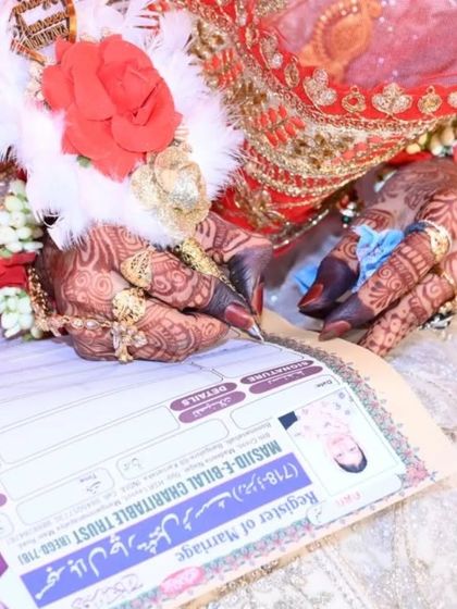 A very special moment of the Nikah ceremony, with the bride's beautifully stained hands signing the marriage register.
