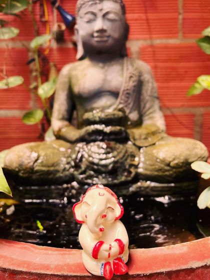 A final picture of my little Ganesha, a reminder of the peace and joy that pottery brings to my life and that I hope to share in my workshops.