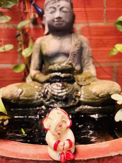 A final picture of my little Ganesha, a reminder of the peace and joy that pottery brings to my life and that I hope to share in my workshops.