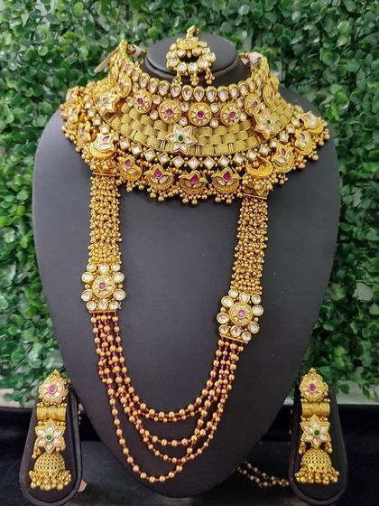 Another view of the stunning for-sale bridal set with a floral choker and a layered rani haar. The craftsmanship in the multi-strand beadwork and kundan details is exceptional.