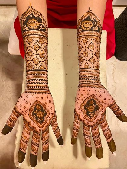 Intricate Bridal Mehendi photo 42