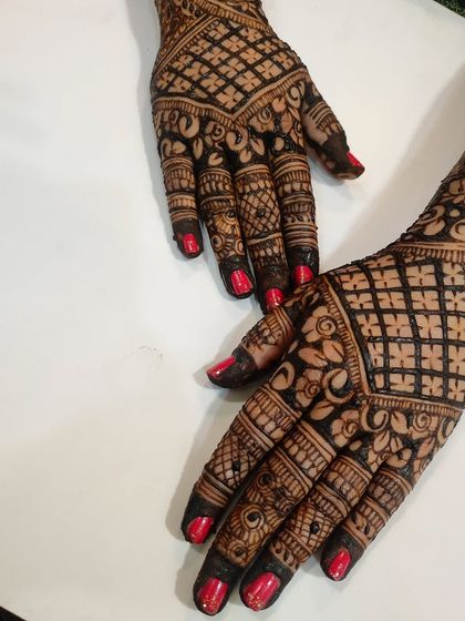 Intricate Bridal Henna photo 37