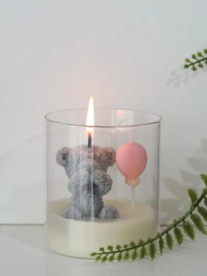 This grey teddy bear candle is another charming option from our baby announcement collection. We offer bulk orders and customization to ensure every detail aligns with your theme.