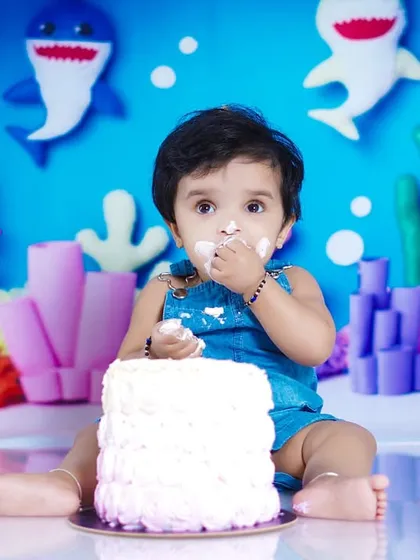 With cake on his face and a happy expression, this is the perfect cake smash moment.