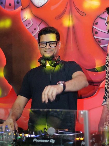 Hemanth Bhat - Wedding DJ Services Behind the Decks photo 18