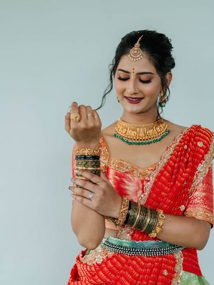 My beautiful client Chethana looks stunning in this custom Kanchi Pattu tissue lehenga. The sea-green and red combination is a classic, and I designed it as a Langa Voni for a traditional yet fresh look for her special day.