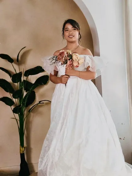 This full-length shot shows the beautiful silhouette of our white organza ball gown. It's a classic choice for a pre-wedding shoot with a bridal feel.